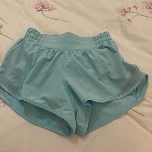 Lululemon hottie hots 2.5 in icing blue size 0